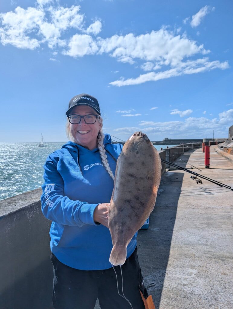 sam with a superb sole off the east wall in tough conditions despite how the pic seems the sole was a slab of 1.8 lb and 44.5cm superb stuff
